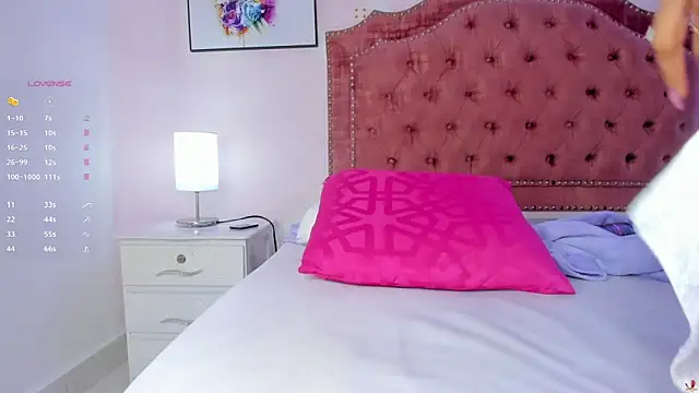 Snapshot of Mia_greco_ chatting on 03-21-25, 11:12 Mia greco  online show from 03-21-25, 11:12