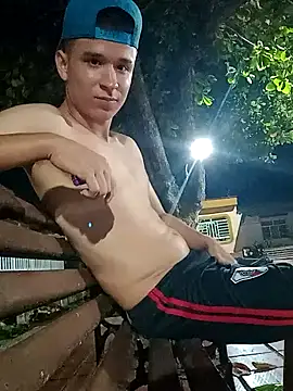 Snapshot of arevalo1124 chatting on 02-04-25, 04:48 arevalo1124 online show from 02-04-25, 04:48