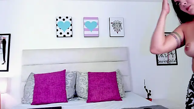 BrielaDiCaprio online show from 10-23-25, 07:45