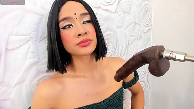 Snapshot of Sarahi_Camila chatting on 10-16-25, 09:16 Sarahi Camila online show from 10-16-25, 09:16