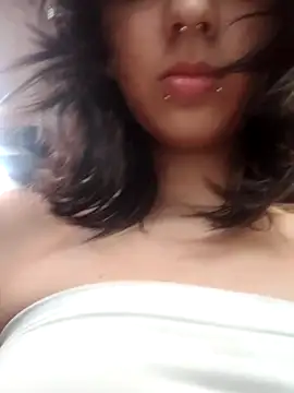 Snapshot of Maiden-Hot chatting on 03-18-25, 07:53 Maiden-Hot online show from 03-18-25, 07:53