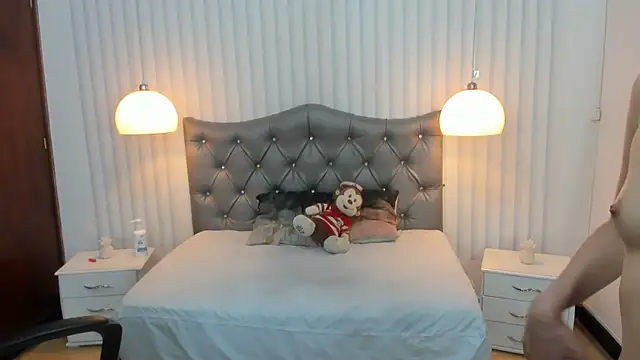 mia vanucci1 online show from 03-12-25, 06:07