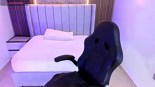 CALANTHELOVE1 online show from 04-28-26, 01:49