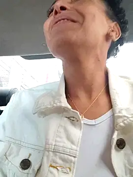 Lunasquirt1985 online show from 02-19-25, 07:48