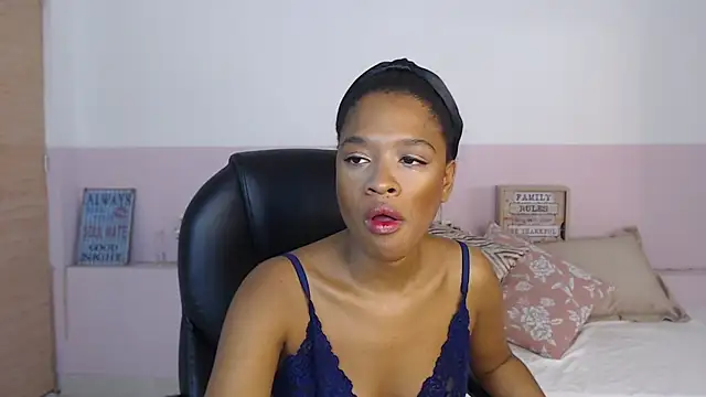 brendathompson  online show from 10-12-25, 02:32