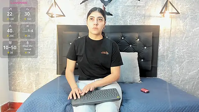 Snapshot of emberhodson chatting on 11-03-25, 11:33 emberhodson online show from 11-03-25, 11:33