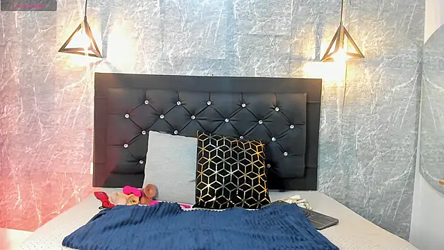 Snapshot of emberhodson chatting on 11-12-25, 10:48 emberhodson online show from 11-12-25, 10:48