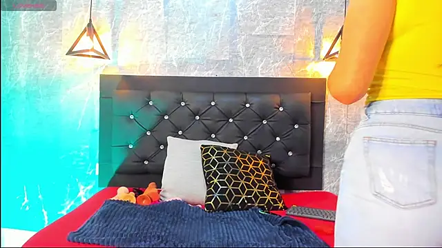 Snapshot of emberhodson chatting on 11-24-25, 11:32 emberhodson online show from 11-24-25, 11:32