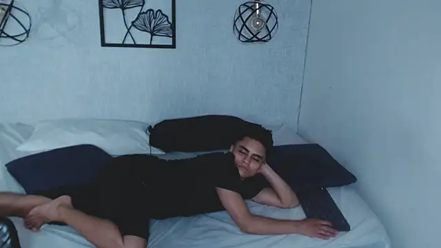 Liiamthompson online show from 03-06-25, 10:30