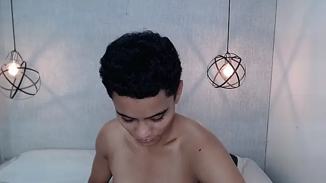 Liiamthompson online show from 03-18-25, 06:26