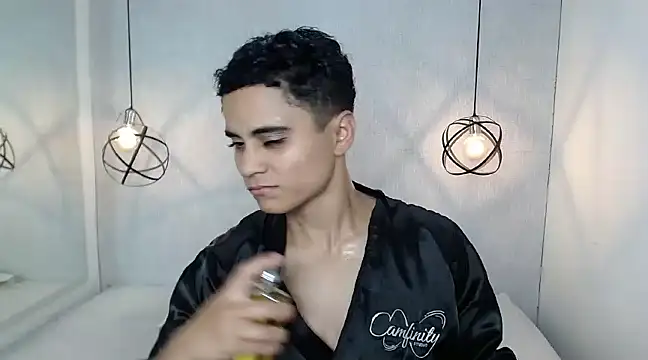 Liiamthompson online show from 03-19-25, 05:39