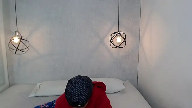 Liiamthompson online show from 03-19-25, 08:43