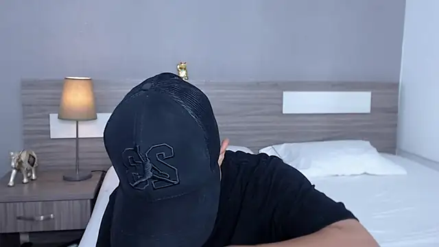 Liiamthompson online show from 10-01-25, 07:03