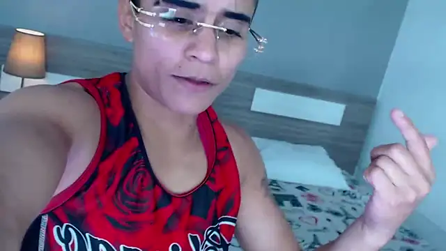 Liiamthompson online show from 10-02-25, 11:23