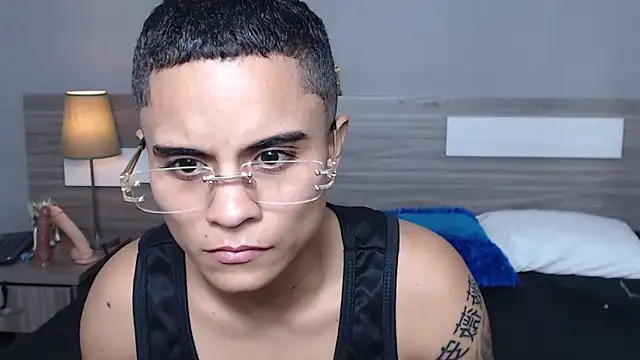 Liiamthompson online show from 10-12-25, 11:53