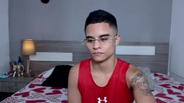 Liiamthompson online show from 10-18-25, 08:26