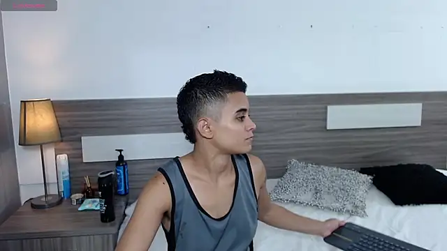 Liiamthompson online show from 11-30-25, 10:25