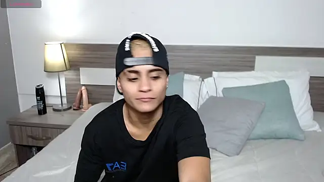 Liiamthompson online show from 03-05-26, 07:21