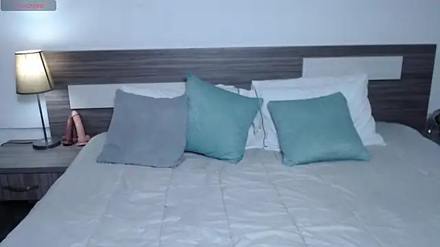 Liiamthompson online show from 03-06-26, 07:10