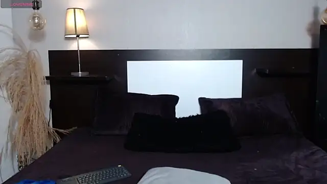 Liiamthompson online show from 04-18-26, 07:18