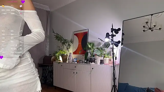 WhiteAnni online show from 10-11-25, 04:33