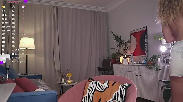 WhiteAnni online show from 12-15-25, 04:17