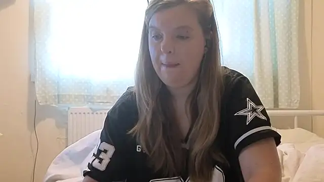 Snapshot of Demi_WelshX chatting on 10-20-25, 08:37 Demi WelshX online show from 10-20-25, 08:37