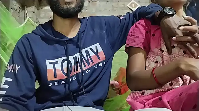 Snapshot of Multiple121 chatting on 03-08-25, 10:43 Multiple121 online show from 03-08-25, 10:43