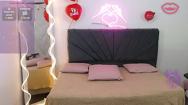 Snapshot of palmerfox_tay chatting on 02-19-25, 10:20 palmerfox tay online show from 02-19-25, 10:20