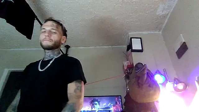 Snapshot of cruz815 chatting on 09-13-25, 07:02 cruz815 online show from 09-13-25, 07:02