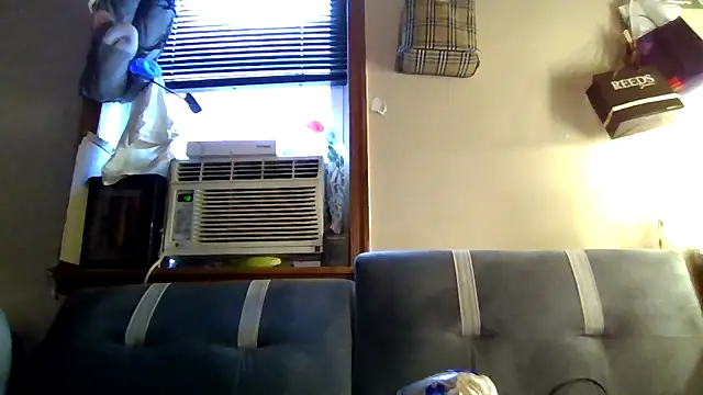 Snapshot of cruz815 chatting on 09-14-25, 09:47 cruz815 online show from 09-14-25, 09:47