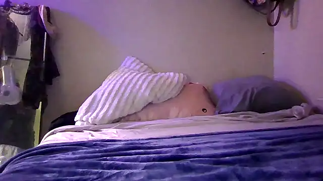 Snapshot of cruz815 chatting on 09-16-25, 09:27 cruz815 online show from 09-16-25, 09:27