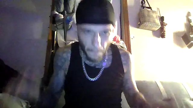 Snapshot of cruz815 chatting on 09-21-25, 06:15 cruz815 online show from 09-21-25, 06:15