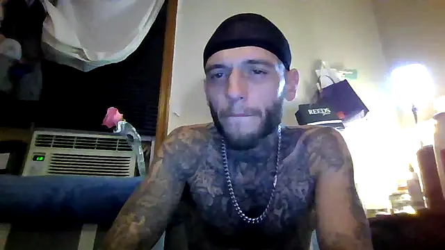 Snapshot of cruz815 chatting on 09-23-25, 06:05 cruz815 online show from 09-23-25, 06:05