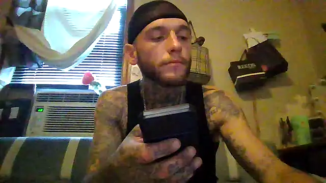 Snapshot of cruz815 chatting on 09-23-25, 09:18 cruz815 online show from 09-23-25, 09:18