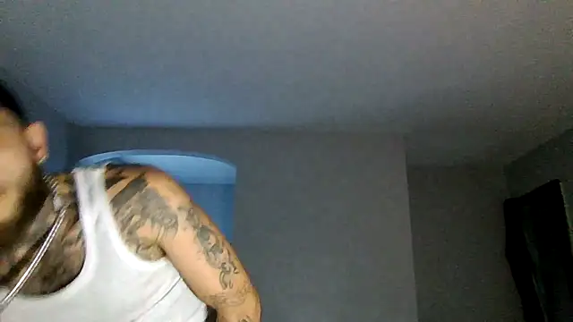 Snapshot of cruz815 chatting on 10-17-25, 08:33 cruz815 online show from 10-17-25, 08:33