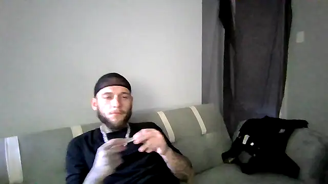 Snapshot of cruz815 chatting on 10-21-25, 04:19 cruz815 online show from 10-21-25, 04:19