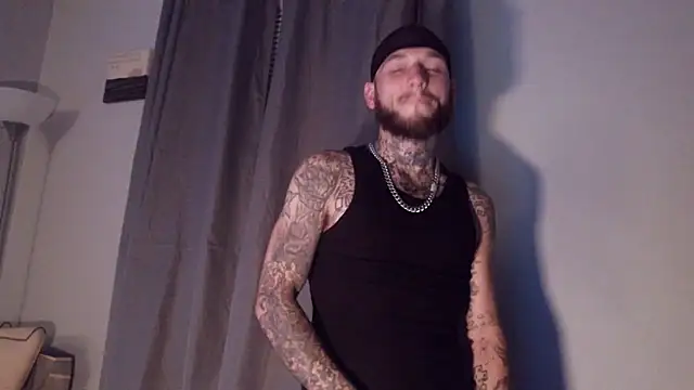 Snapshot of cruz815 chatting on 10-26-25, 04:07 cruz815 online show from 10-26-25, 04:07