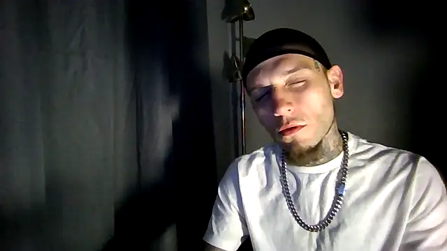 Snapshot of cruz815 chatting on 11-01-25, 02:35 cruz815 online show from 11-01-25, 02:35