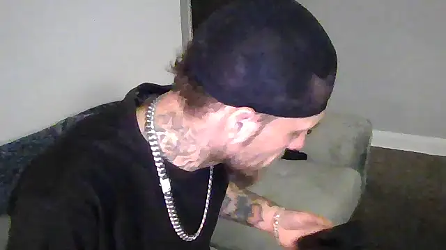 Snapshot of cruz815 chatting on 11-08-25, 12:00 cruz815 online show from 11-08-25, 12:00