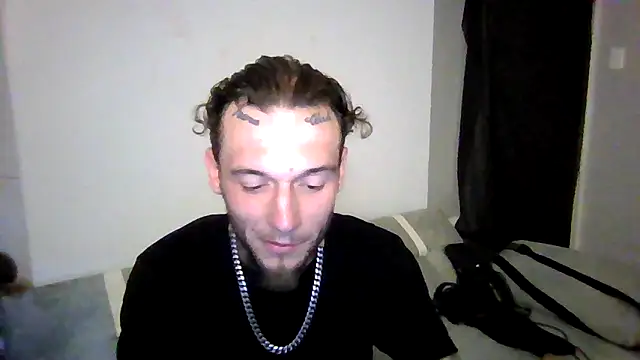 Snapshot of cruz815 chatting on 11-11-25, 10:21 cruz815 online show from 11-11-25, 10:21