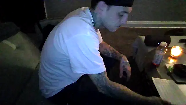 Snapshot of cruz815 chatting on 11-18-25, 07:57 cruz815 online show from 11-18-25, 07:57