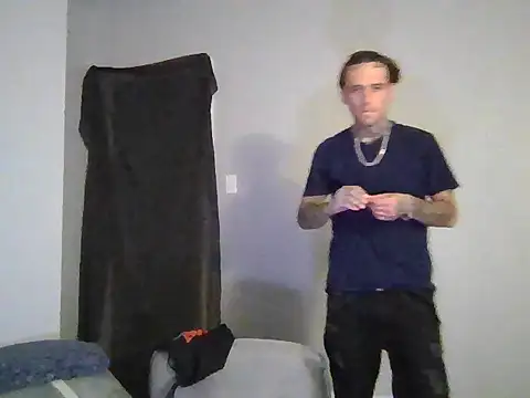 Snapshot of cruz815 chatting on 11-18-25, 10:25 cruz815 online show from 11-18-25, 10:25