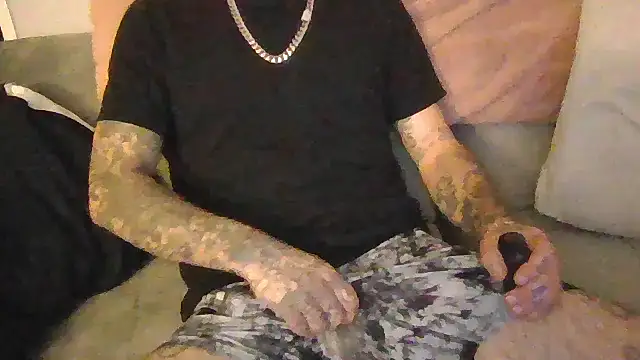 Snapshot of cruz815 chatting on 11-22-25, 01:48 cruz815 online show from 11-22-25, 01:48