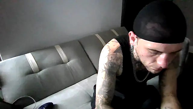 Snapshot of cruz815 chatting on 11-25-25, 06:41 cruz815 online show from 11-25-25, 06:41