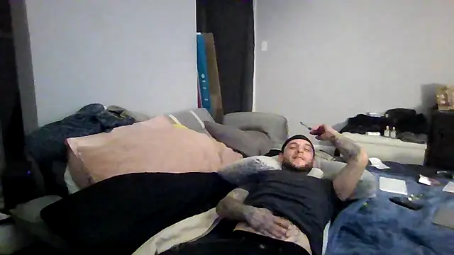 Snapshot of cruz815 chatting on 12-14-25, 03:34 cruz815 online show from 12-14-25, 03:34