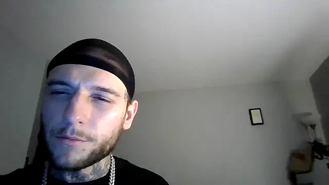 Snapshot of cruz815 chatting on 12-18-25, 12:17 cruz815 online show from 12-18-25, 12:17