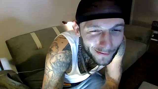 Snapshot of cruz815 chatting on 12-21-25, 02:08 cruz815 online show from 12-21-25, 02:08