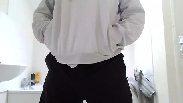 Snapshot of Zer_oki chatting on 02-22-25, 09:34 Zer oki online show from 02-22-25, 09:34