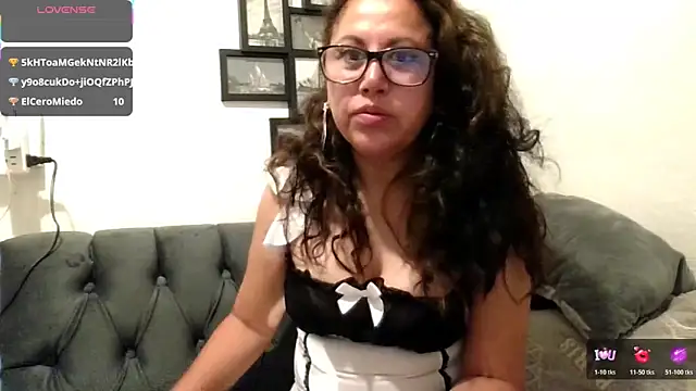 Snapshot of MirandaLatinaLovely chatting on 10-26-25, 04:13 MirandaLatinaLovely online show from 10-26-25, 04:13